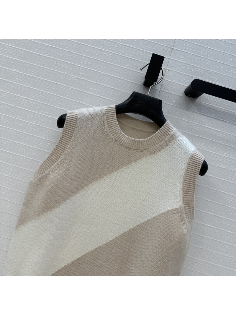 Hermès Exclusive Autumn/Winter Cashmere Vest in Creamy Apricot with Embroidered Logo