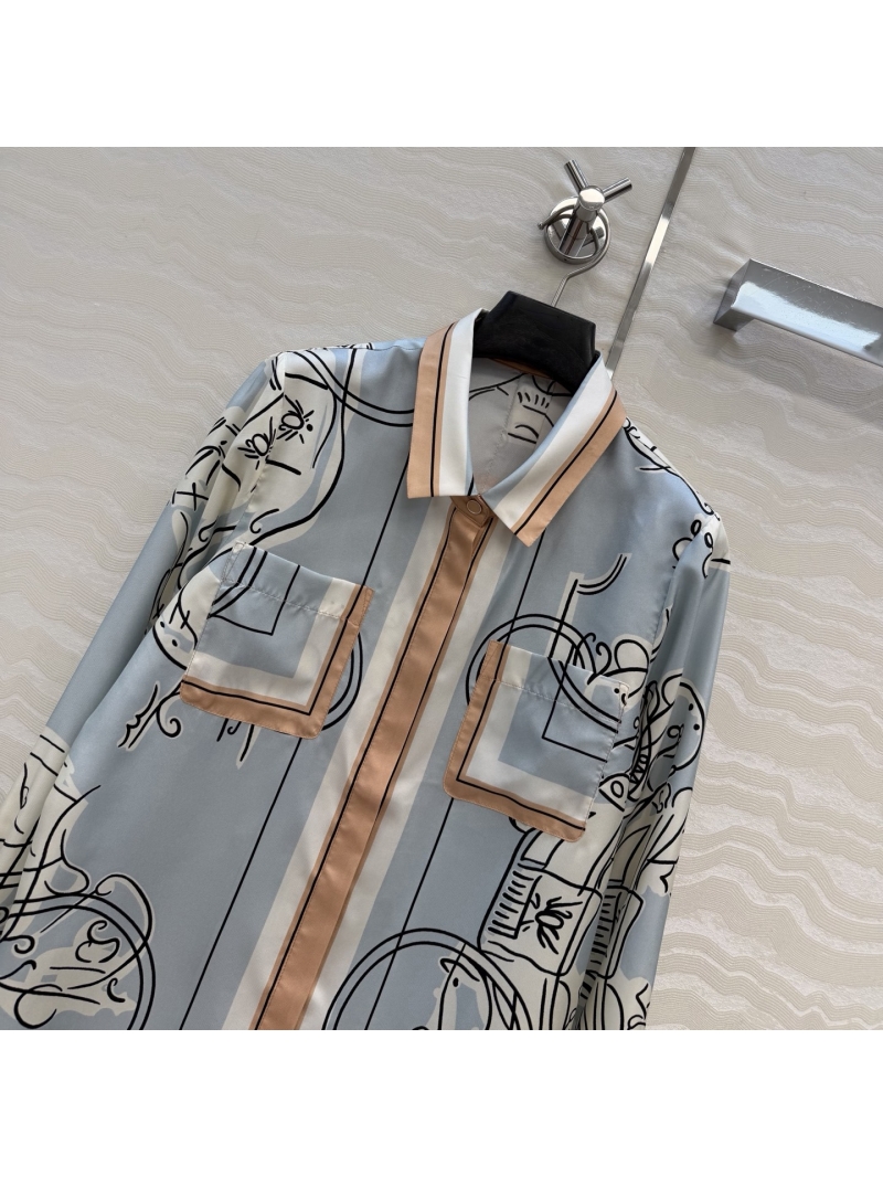 Hermès Exquisite 100% Silk Twill Shirt | "Ex-Libris a Main Levee" Placement Print in Periwinkle & Coral