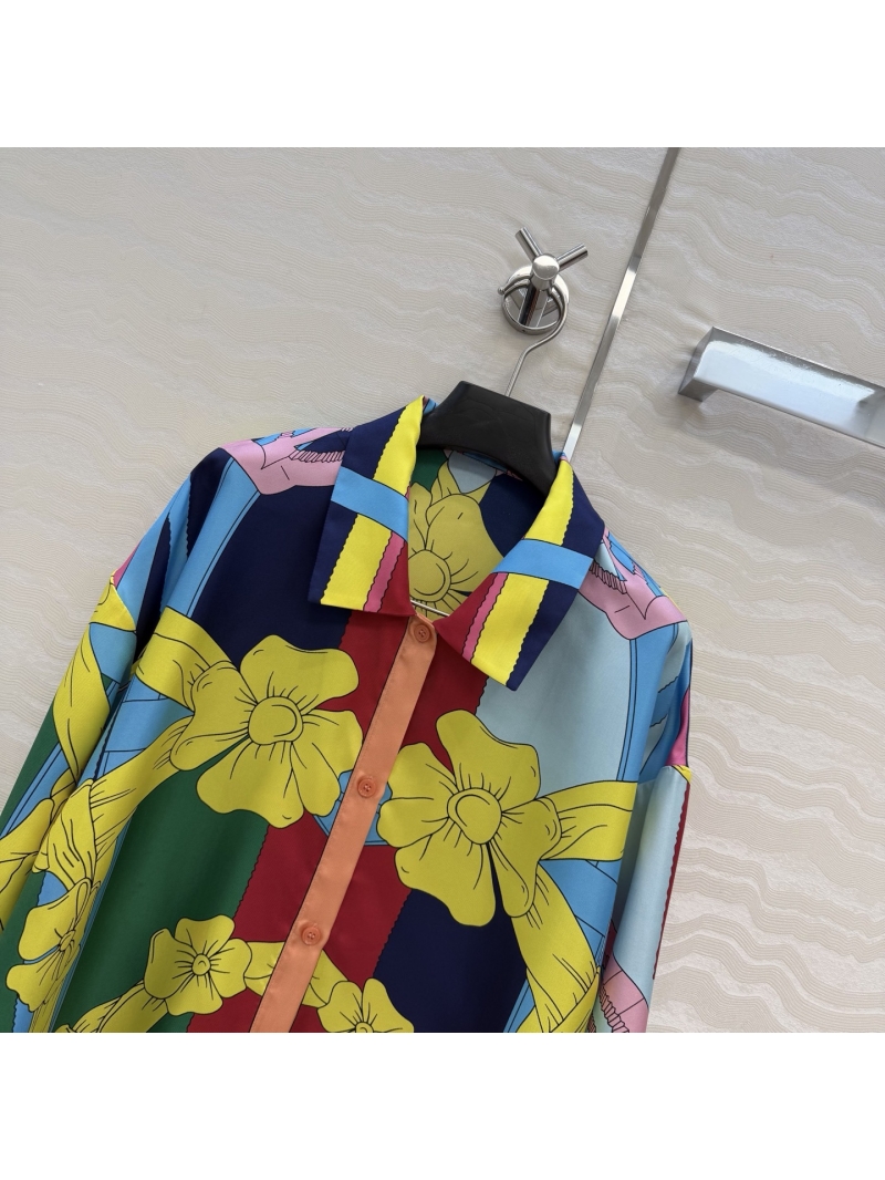 Hermes Opulent Silk Twill Blouse: Engineered Floral Print, Relaxed Fit & High-Low Hem