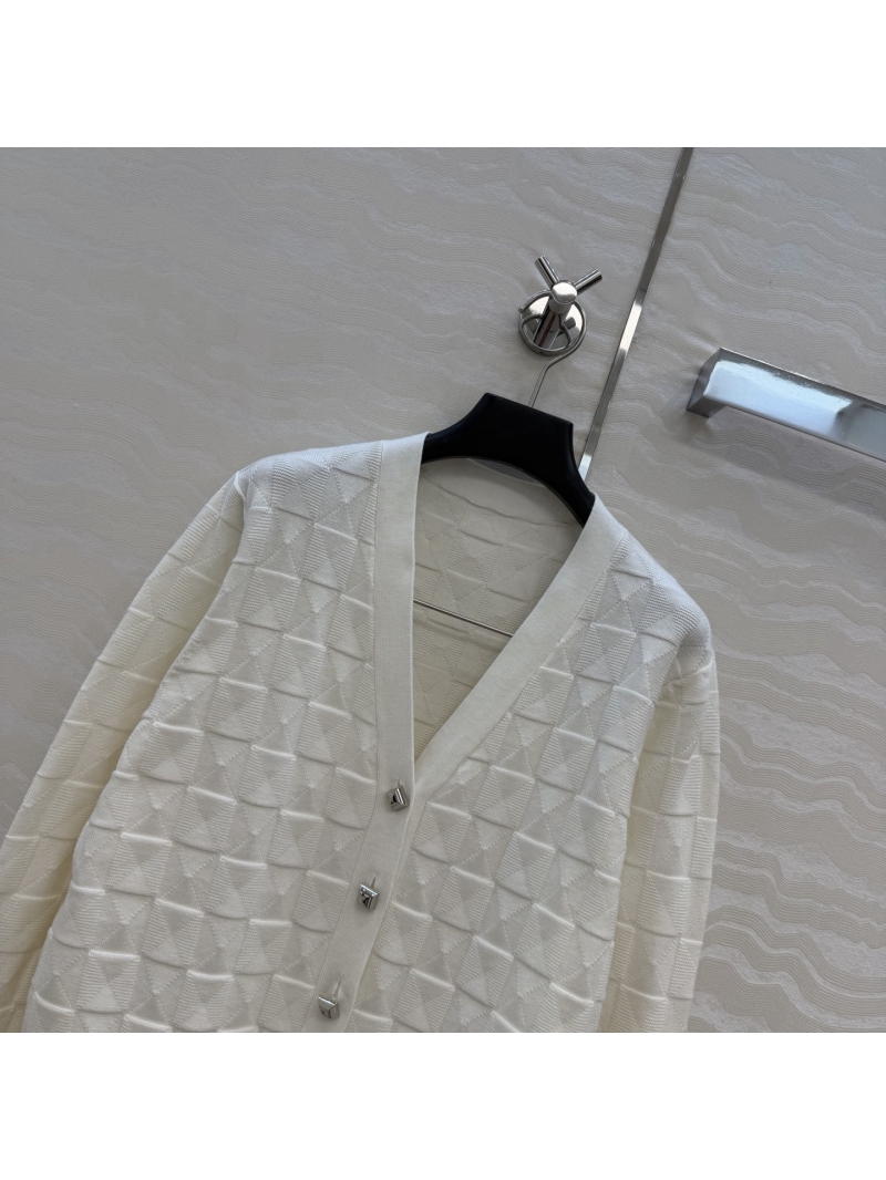 Hermès 100% Merino Wool 3D Jacquard V-Neck Knit Cardigan in Cream