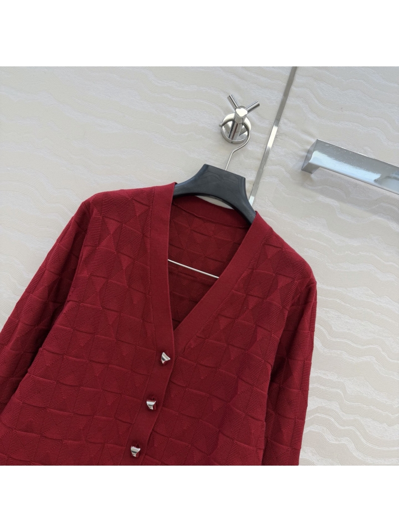Hermes 100% Merino Wool 3D Jacquard V-Neck Cardigan in Deep Red