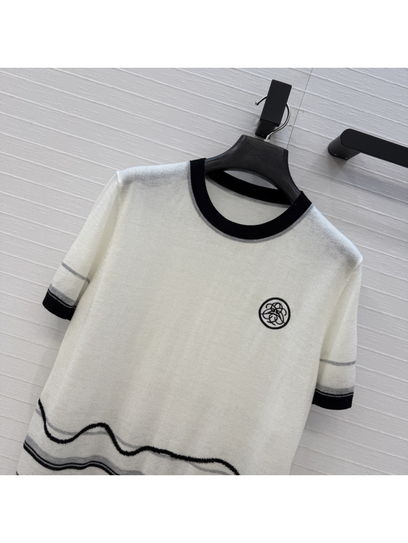 Hermès Sumptuous Cashmere and Wool Blend Ex Libris Jacquard Short-Sleeve Knit Sweater