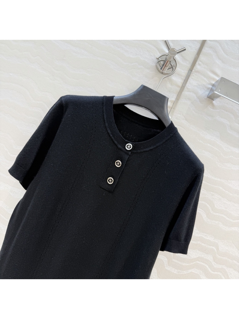 Hermès 100% Merino Wool 16-Gauge Henley Knit Top with Artisan Coin Buttons