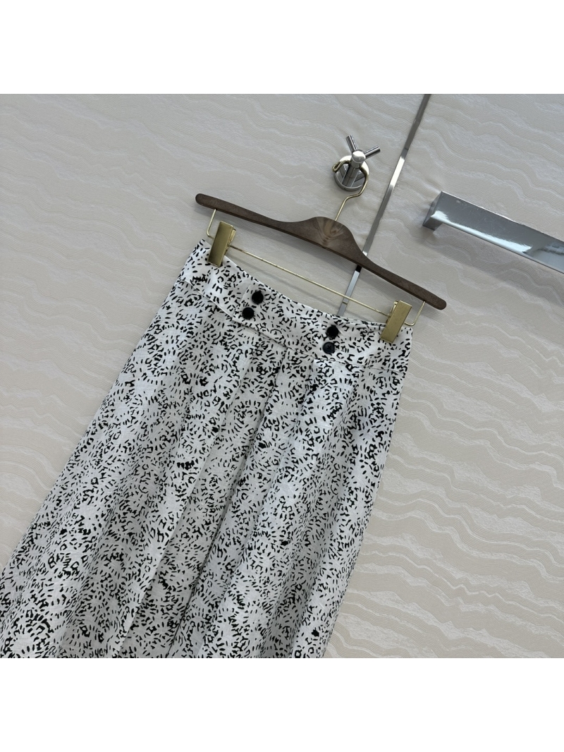 Loro Piana Exclusive High-Intelligence Style Elegant Long Skirt in Pale Green