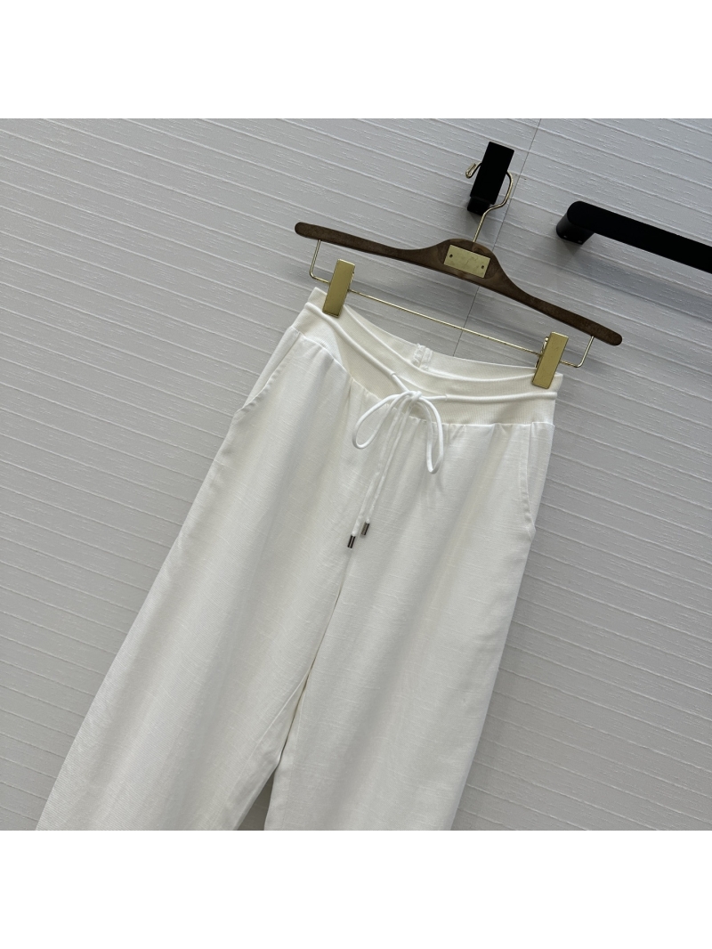 Loro Piana Luxe Linen-Blend Relaxed Tapered Pants in Cream