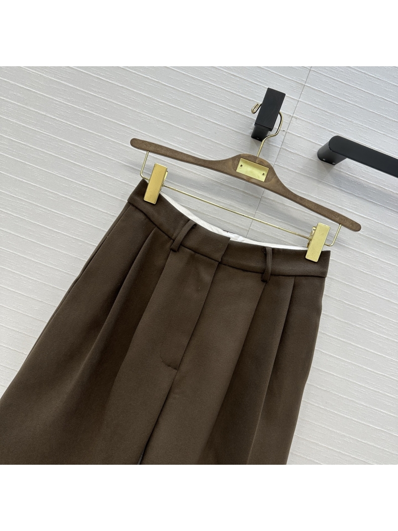 Loro Piana Wool-Blend Tweed Tailored Bermuda Shorts in Chocolate Brown - Minimalist High-Waist Pleated Wide-Leg Shorts