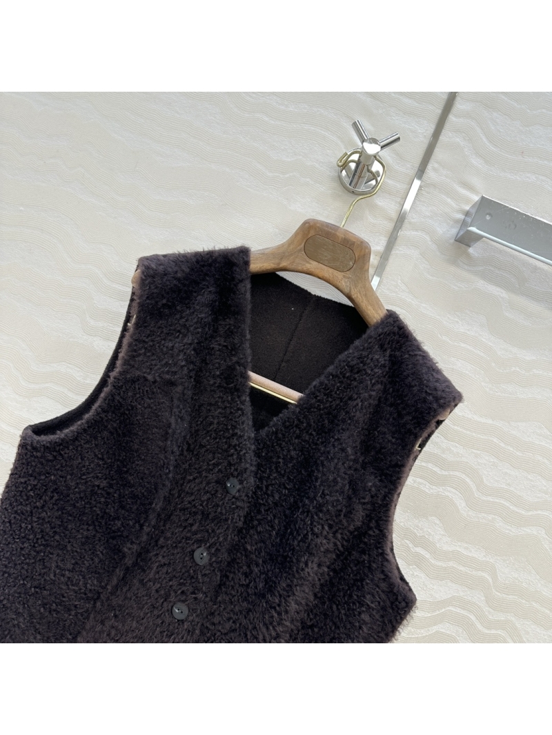 Loro Piana Spanish Lagom Teddy Fur and Wool Blend Vest – Tailored V-Neck Old Money Style