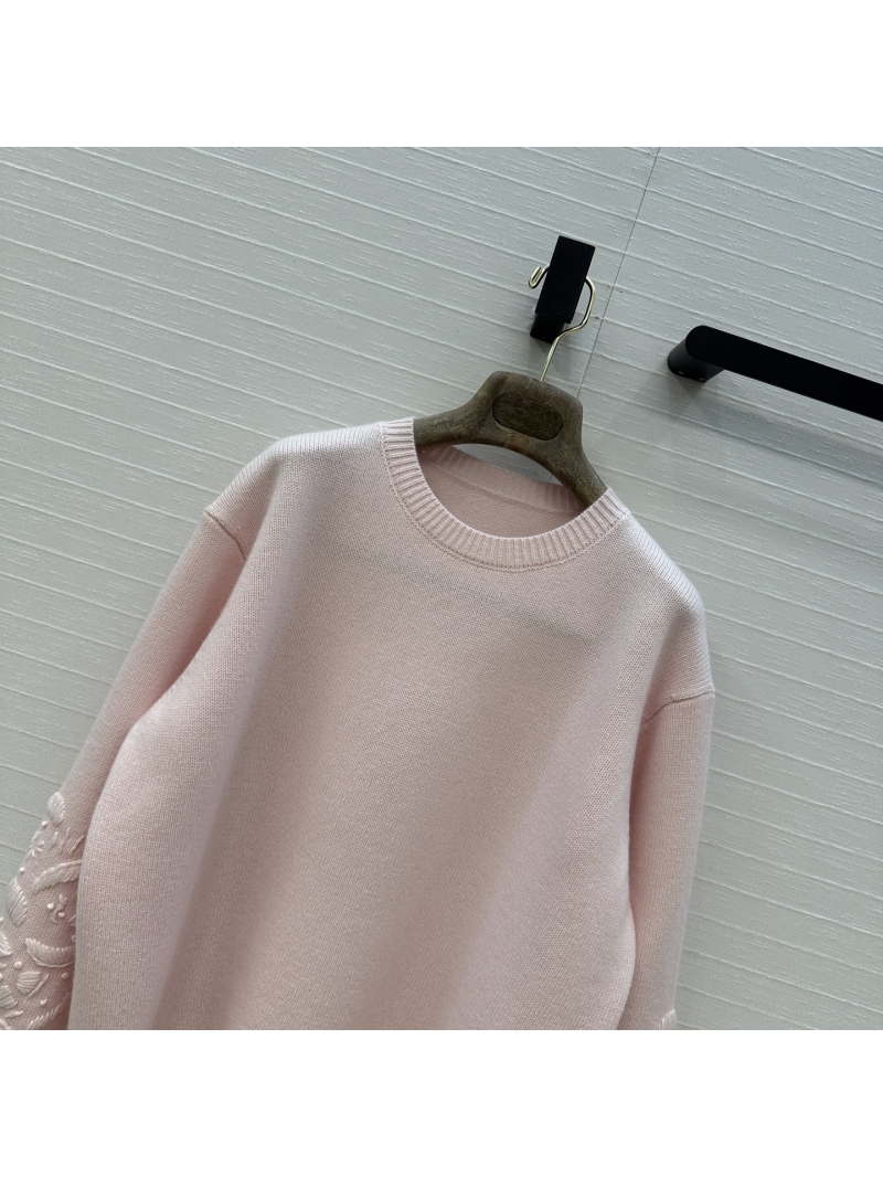 Loro Piana Pink Cashmere Knit Sweater with 3D Floral Embroidery – Timeless Elegance