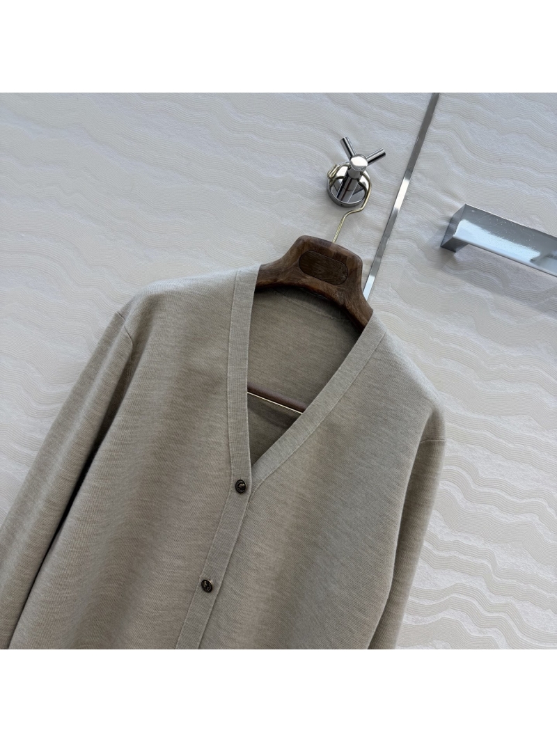 Loro Piana 100% Imported Sheep's Wool V-Neck Cardigan with Thistle Buttons in Oatmeal