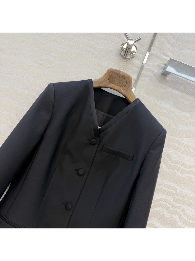 Loro Piana Exquisite Silk-Wool Blend Minimalist Blazer in Classic Black
