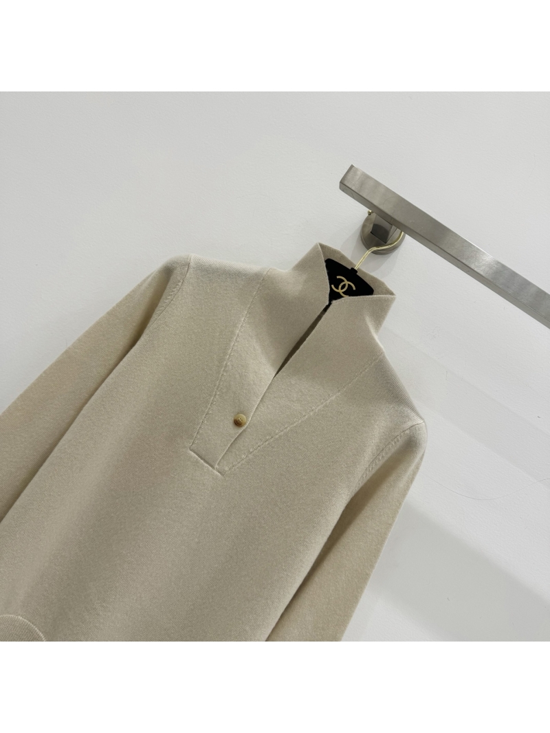 Loro Piana Sumptuous Cashmere Funnel Neck Pullover Sweater in Cream