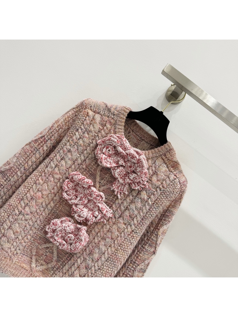 Louis Vuitton 3D Floral Appliqu&eacute; Cable-Knit Wool Sweater in Variegated Dusty Pink