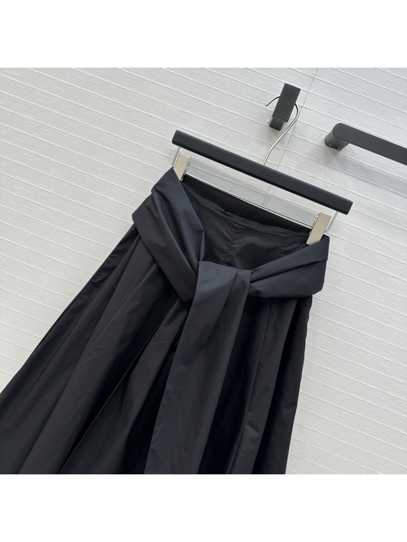 Loewe Paulas Series French Artistic Black Skirt - Elegant & Versatile