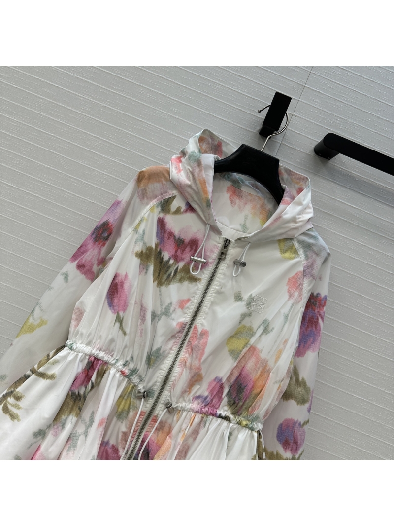 Loewe Exclusive Poppy Print Sun Protection Hooded Jacket – Lightweight & Chic with Drawstring Waist