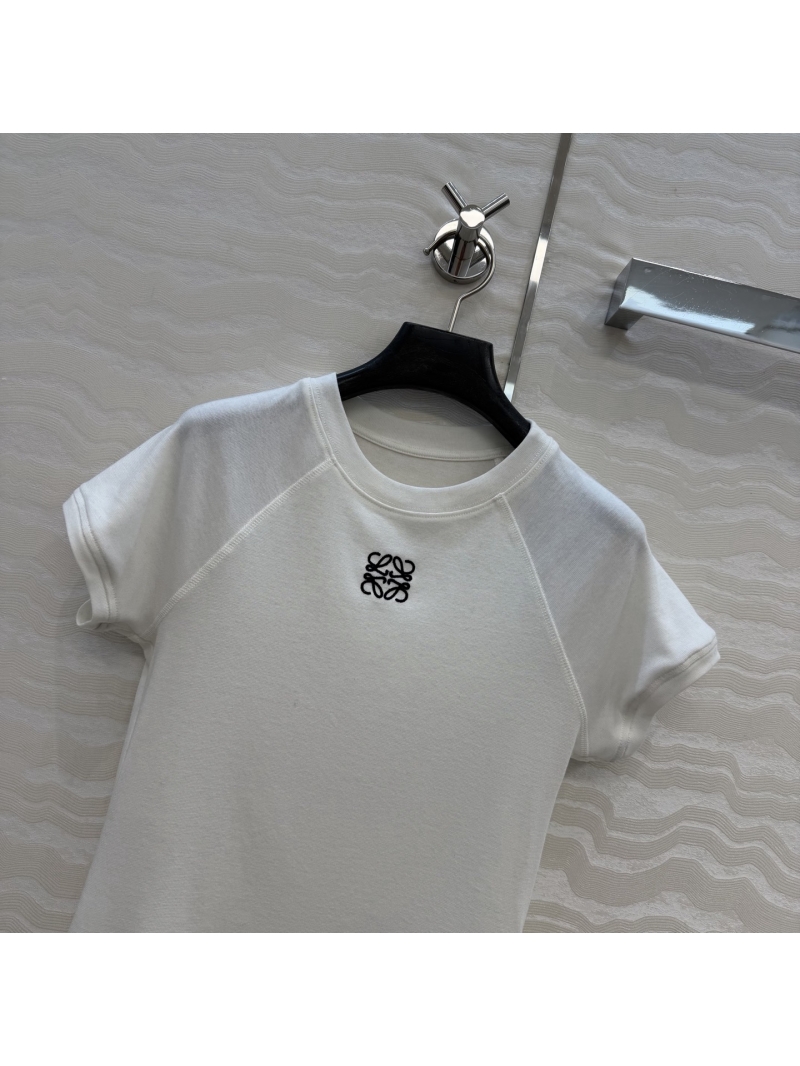 Loewe Sumptuous Lyocell-Wool Blend Raglan Sleeve T-Shirt with Embroidered Anagram Logo - Timeless Slim-Fit Luxe Tee in Polished White
