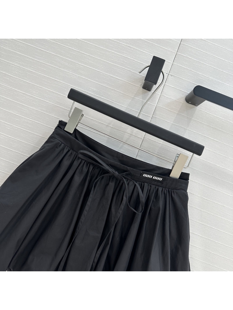 Miu Miu Sweet Chic Ballet-Style Pleated Skirt - Trendy & Elegant