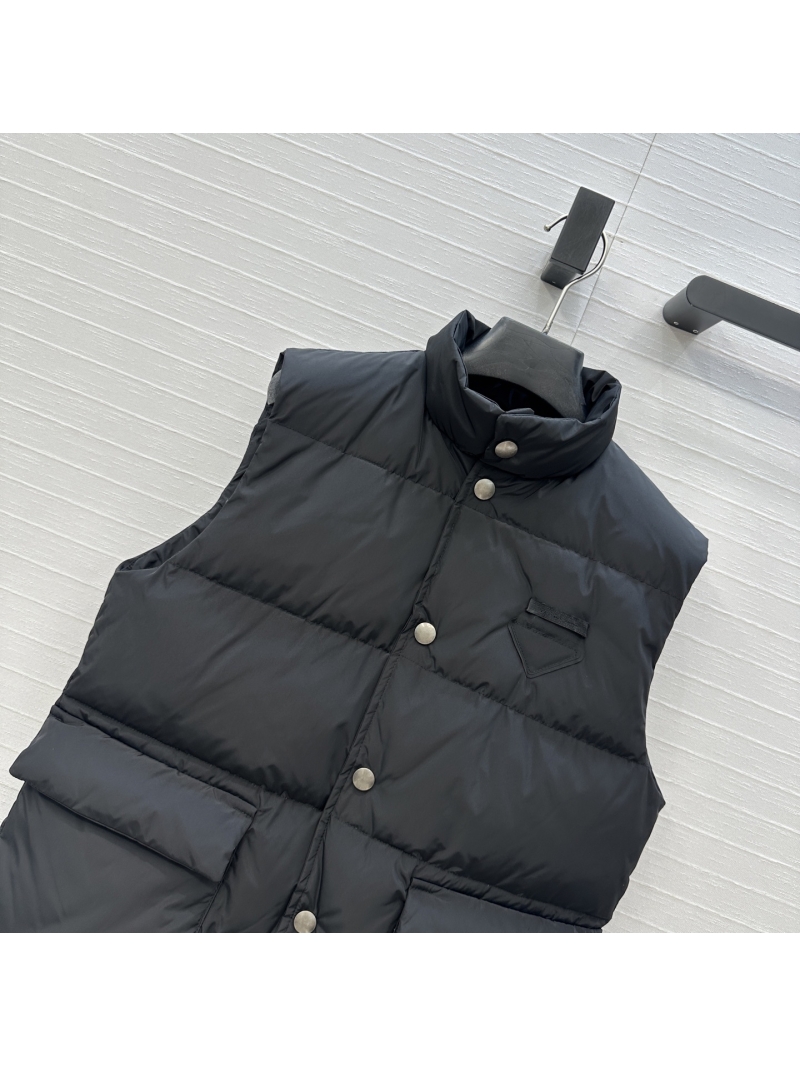 Prada American Street Style Triangle Black Label Puffer Vest