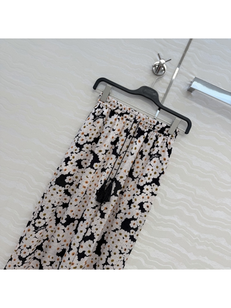 Valentino 100% Silk Crepe de Chine Daisy Print Straight-Leg Trousers in Black