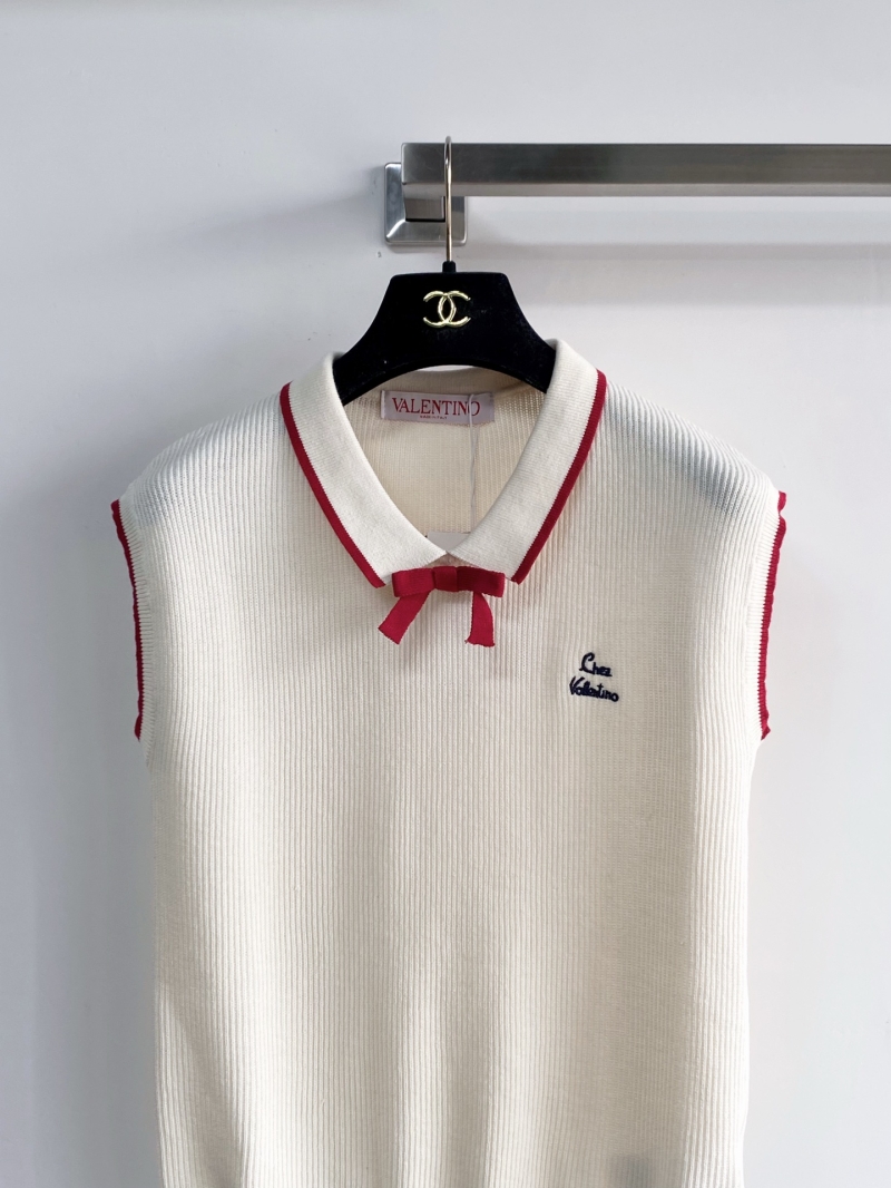 Valentino Chez Valentino Embroidered Ribbed-Knit Sleeveless Polo Vest in Cream and Red