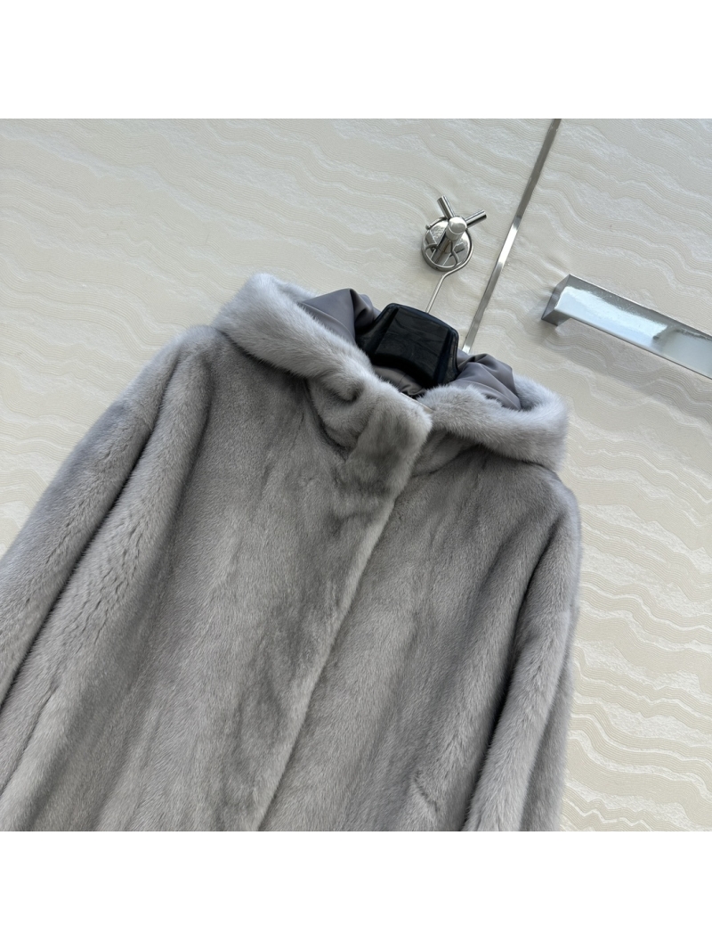 YSL Saint Laurent Natural Silver Blue Mink Fur Coat – Purple Label Copenhagen Auction – Timeless Luxury Outerwear