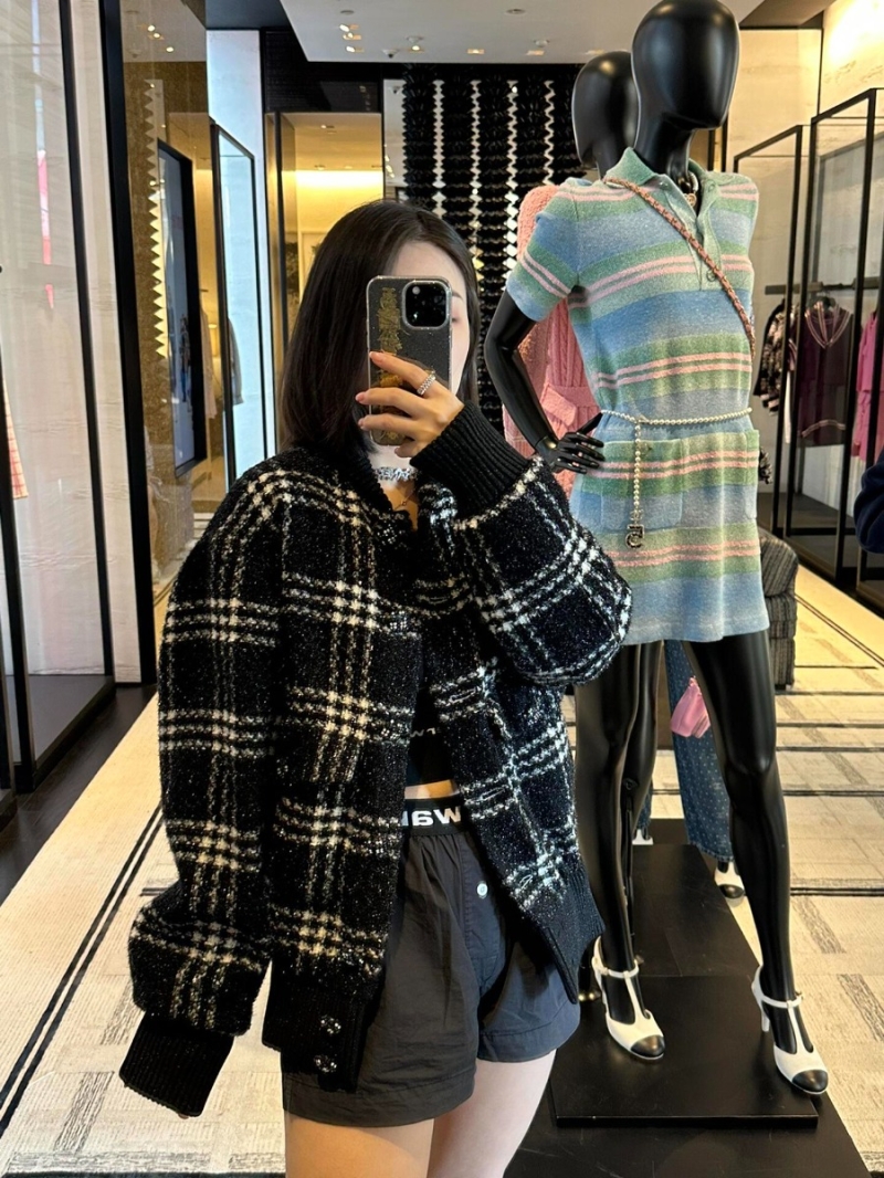 Chanel 2026 Unisex Exquisite Monochrome Plaid Tweed Bomber Jacket | Signature Luxury Outerwear