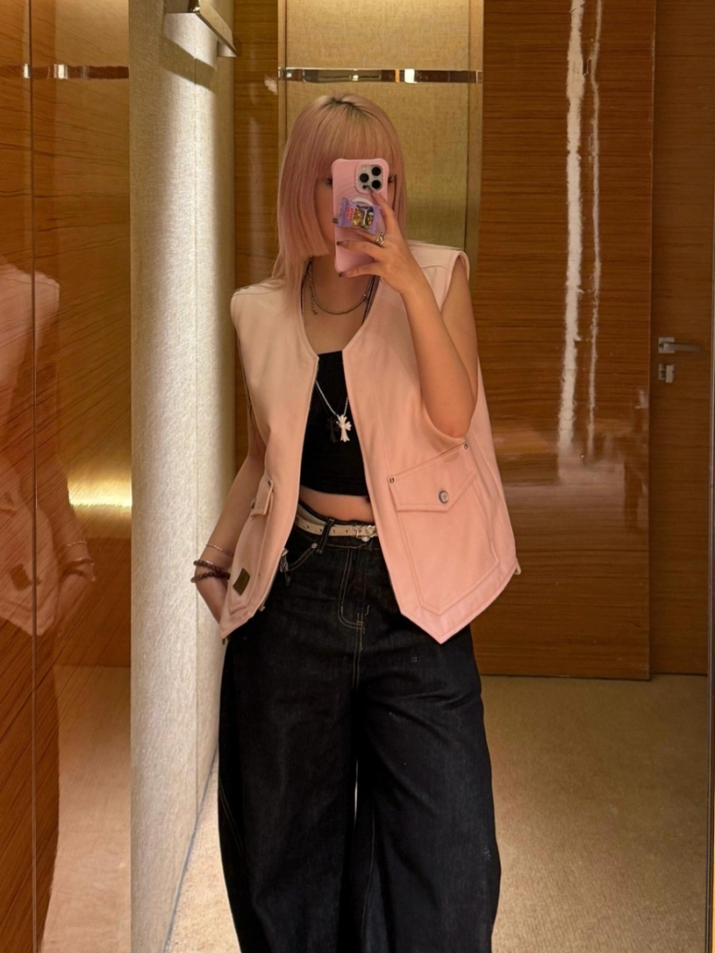 Louis Vuitton 2025 Winter Runway Utility Gilet - Pale Pink Canvas with Quilted Contrast Lining - Elevated Men's Outerwear