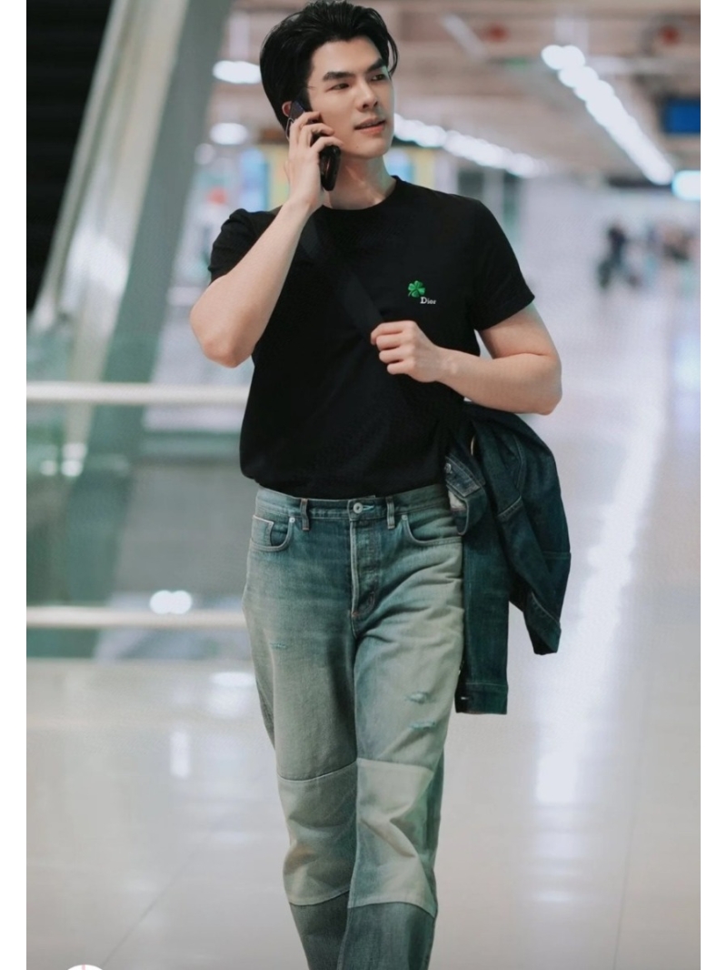 Dior Four-Leaf Clover Embroidered Cotton T-Shirt in Black