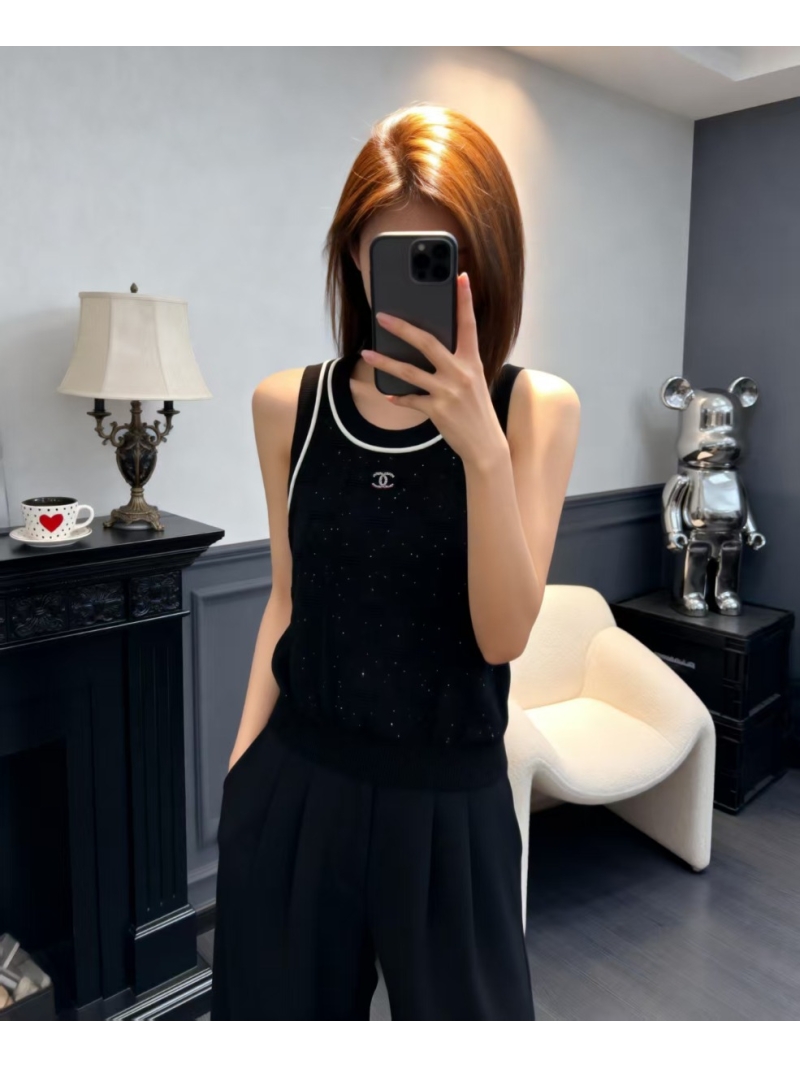 Chanel Exquisite Silk-Wool Contrast Knit Tank Top with Jeweled CC Logo