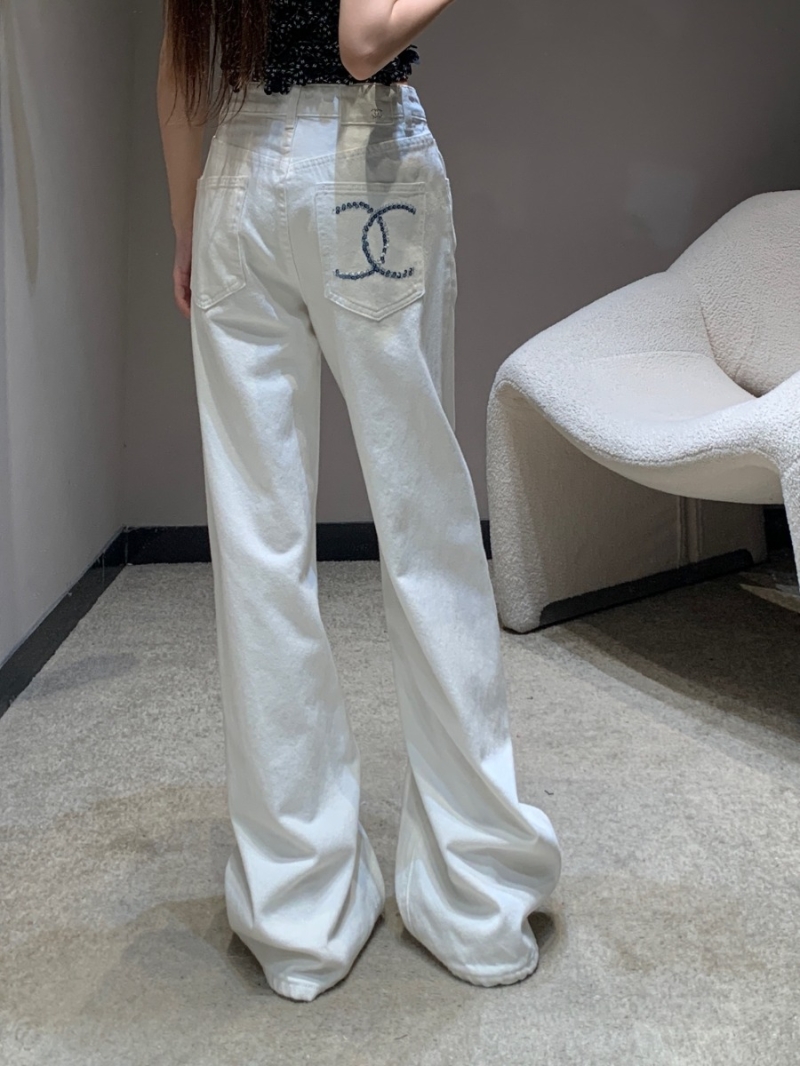 Chanel Spring/Summer White Denim Pants with Gradient Sequin Pockets - Exclusive Edition