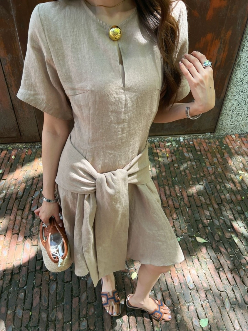 Loewe Paulas Series French Linen Short-Sleeve Dress in Khaki - Elegant & Versatile