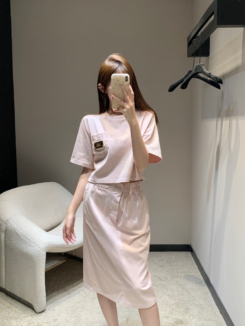 Louis Vuitton Spring Summer Metal Logo T-Shirt & Skirt Set