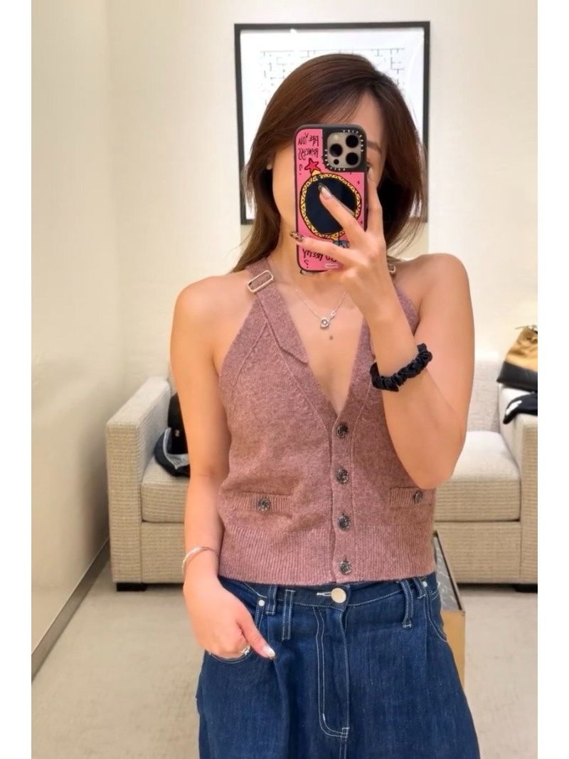 Chanel 25A Series Blended Yarn Knitted Vest in Lotus Pink - Elegant French Palace Style