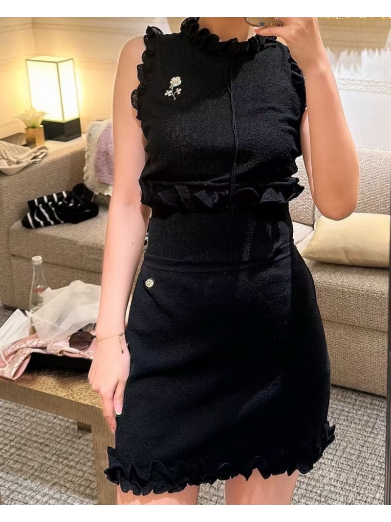 Chanel Elegant Ruffle Knit Vest with Camellia Brooch