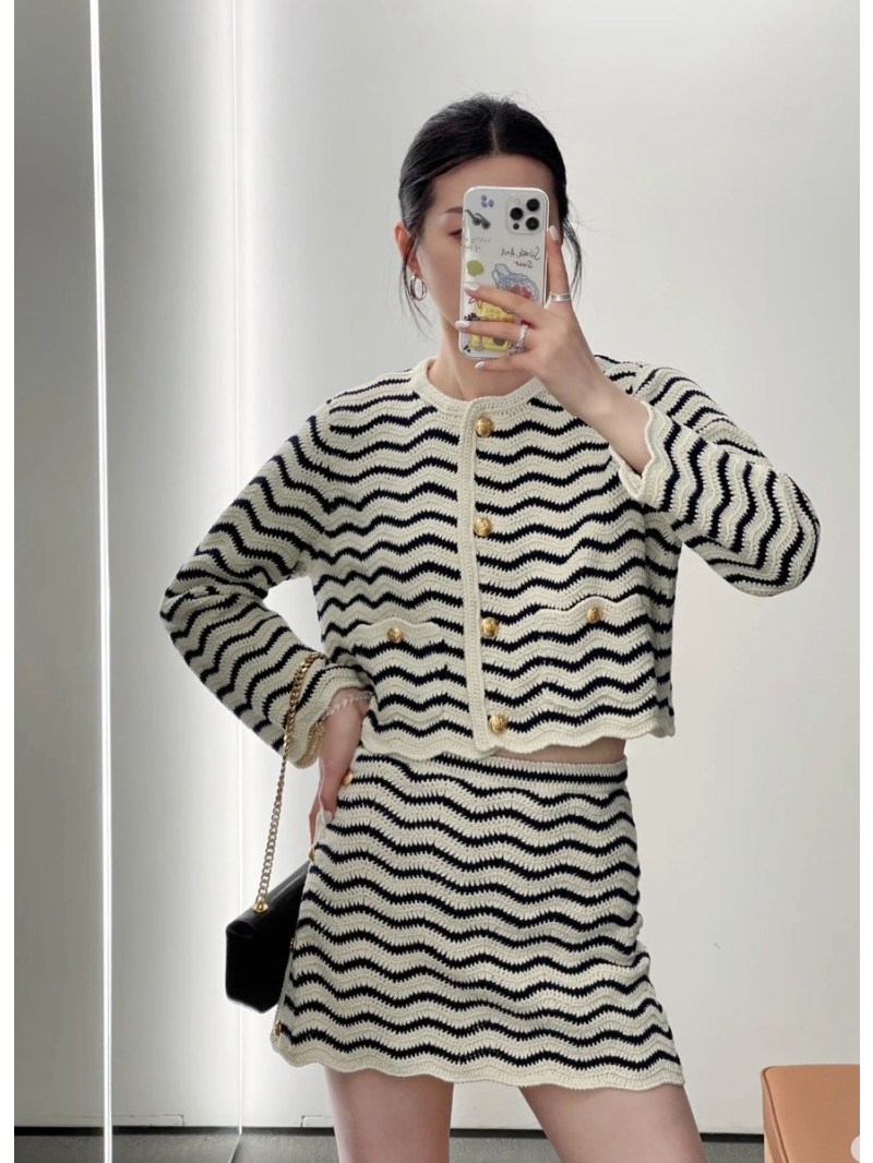 Celine Exclusive Black & White Wave-Pattern Knit Skirt | Luxe Crochet Detail & Triumph Arch Metal Accents