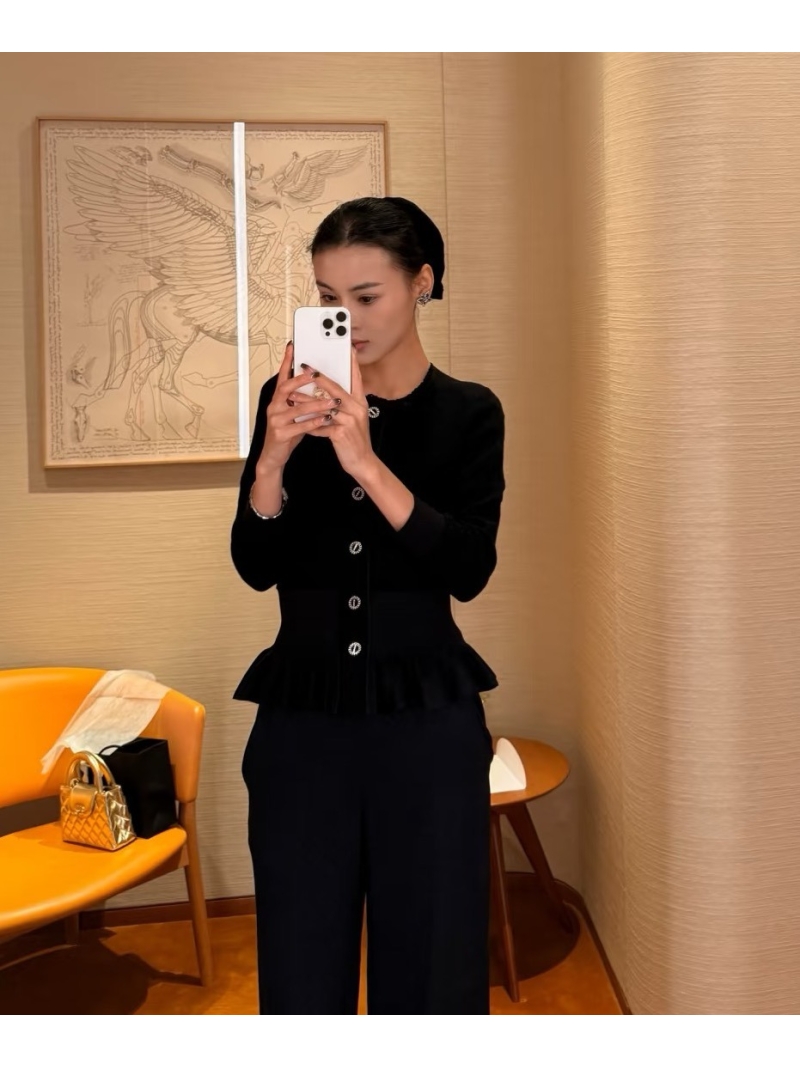 Hermès 25S Fine Needle Wool Crochet Round Neck Cardigan in Black