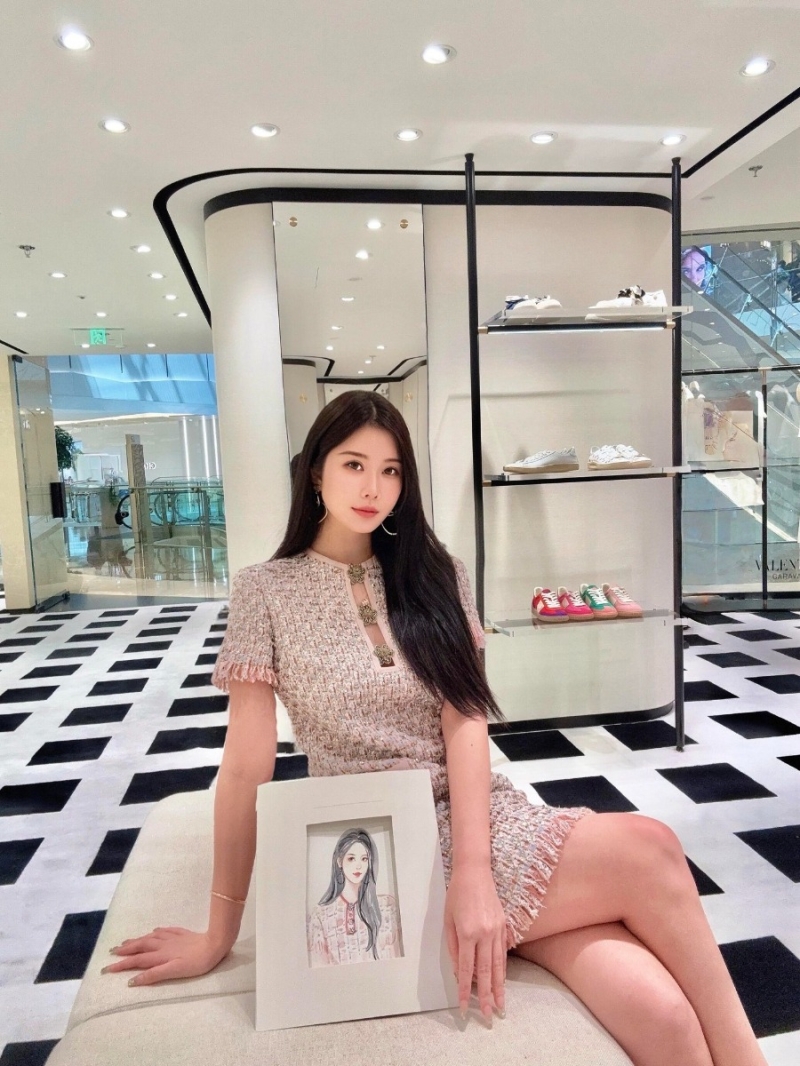 Valentino 25Fw Autumn/Winter Exclusive Tweed Short-Sleeve Fringe Hem Dress in Pastel Blue & Beige