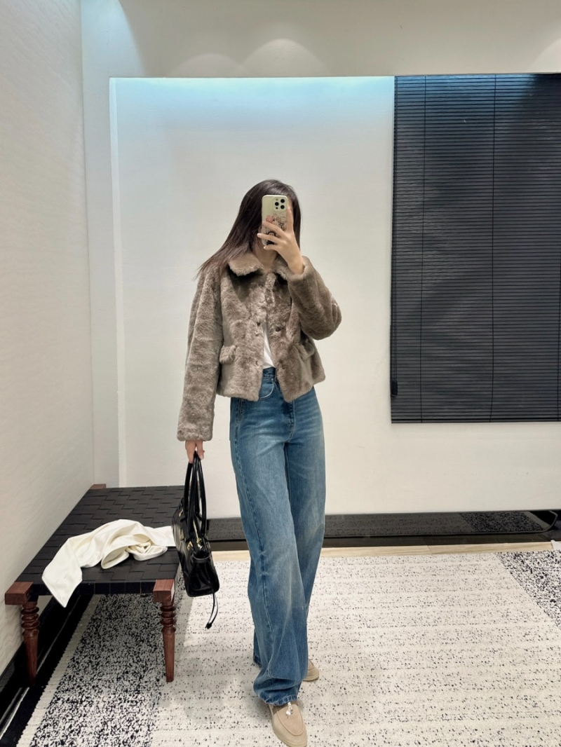 Prada Limited Edition Notched Lapel Cropped Jacket in Spanish Merino Fur Blend – Luxurious Taupe Short Coat