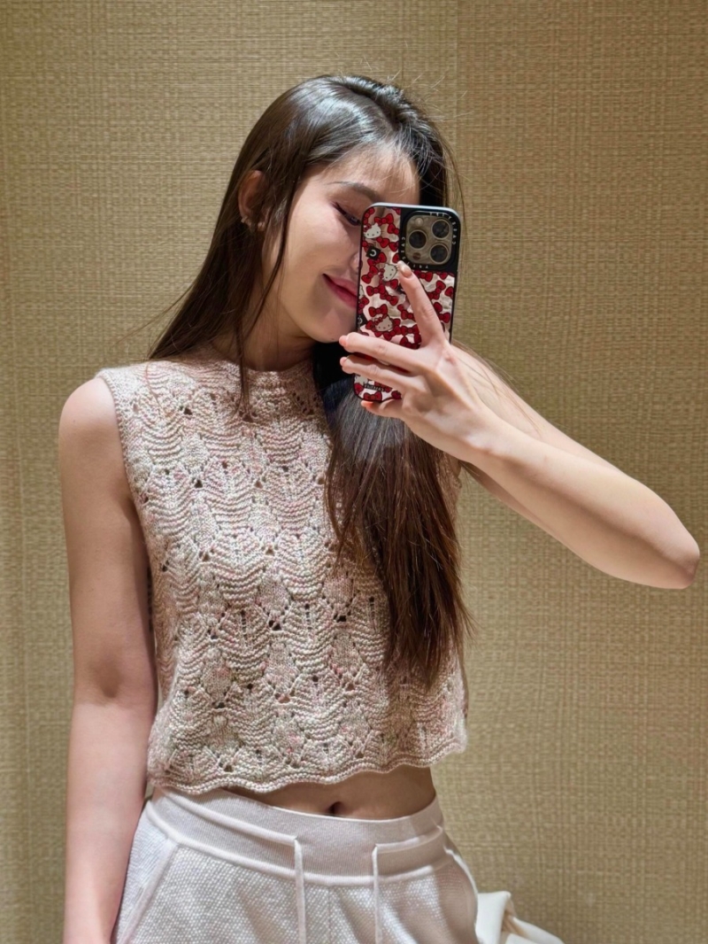 Loro Piana Multicolor Pink Silk Wool Blend Knit Vest | Exquisite Handcrafted Leaf Motif, Luxe Drape & Soft Warmth