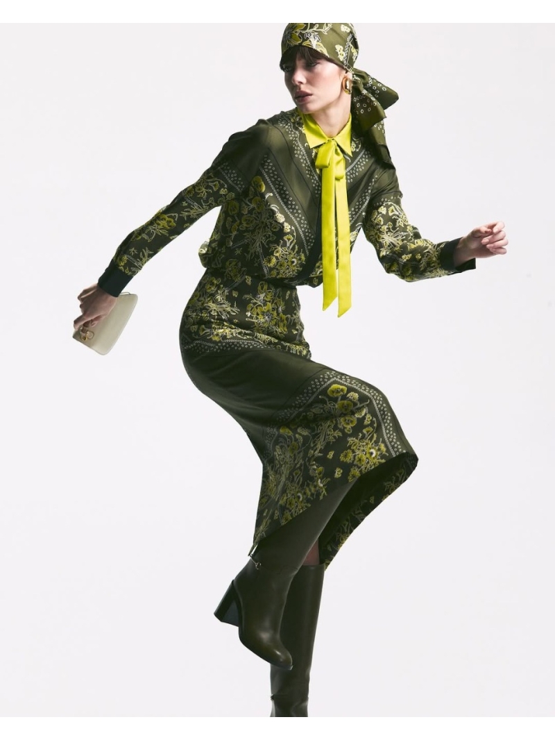 Gucci GG Romantic Holiday Forest Green Print Silk Shirt - Exquisite 100% Silk Twill, Contrast Trim, Statement Floral Blouse