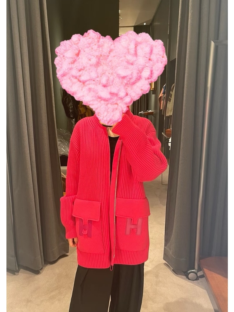 Hermes Mid-Length Cashmere Knit Zip-Up Jacket in Rose Pink | H-Logo Leather Accents | Swiss Craftsmanship