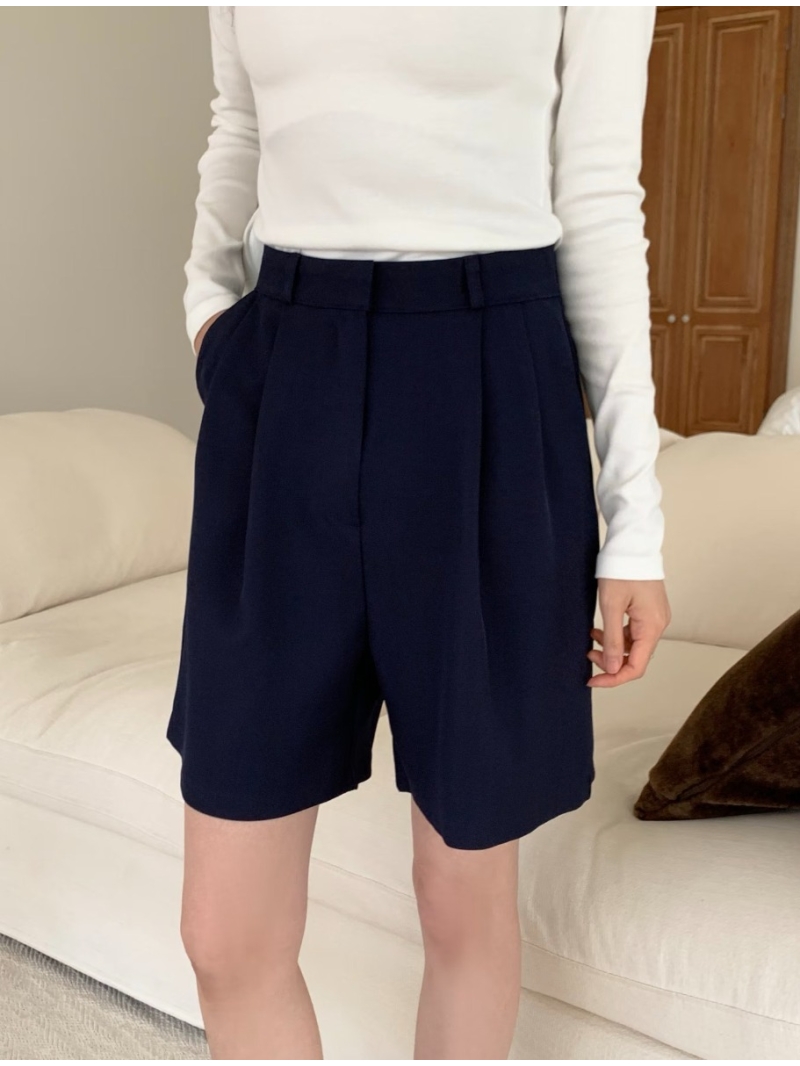 Loro Piana Tailored Wool-Blend Bermuda Shorts – High-Rise Pleated Minimalist Luxury