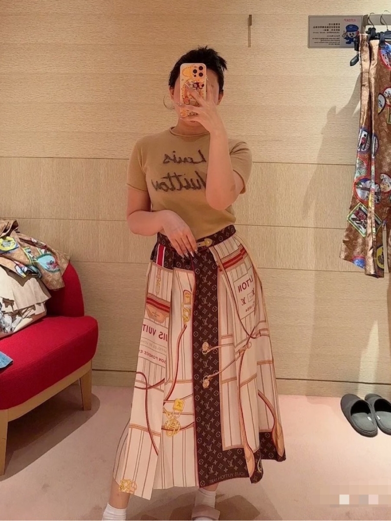 Louis Vuitton Fall/Winter 2025 Grace Coddington x Fight Mode Collaboration Monogram Chain-Printed Long Skirt