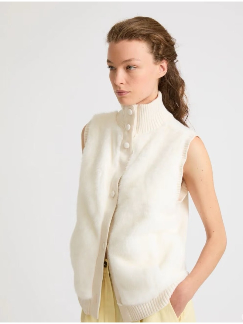 Loro Piana Silver-Blue Mink Fur & Cashmere Knit Vest – H-Silhouette, Artisan Crafted, Timeless Luxury