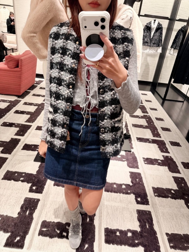 Chanel 25N Ski Collection Check Tweed Vest Black | V-Neck, Gold-Tone Buttons, Lightweight Layering Piece