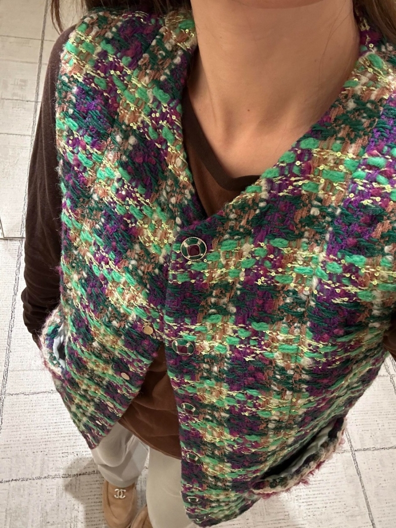 Chanel 25N Ski Collection Plaid Tweed Vest in Green | V-Neck, Single-Breasted, Jewel Buttons | Artisanal Textured Fabric, Versatile Layering Piece