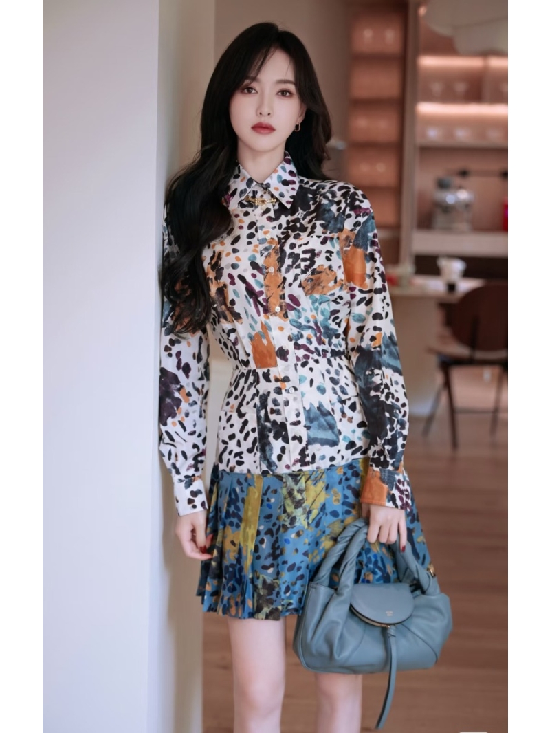 Fendi Exquisite 100% Silk Abstract Graffiti Shirt Dress | Multi-color Pleated Hem