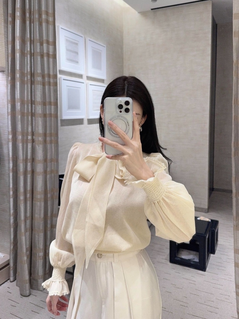 Chanel 26C Métiers d'Art Silk Blend Lace Bow Knit Blouse in Ivory