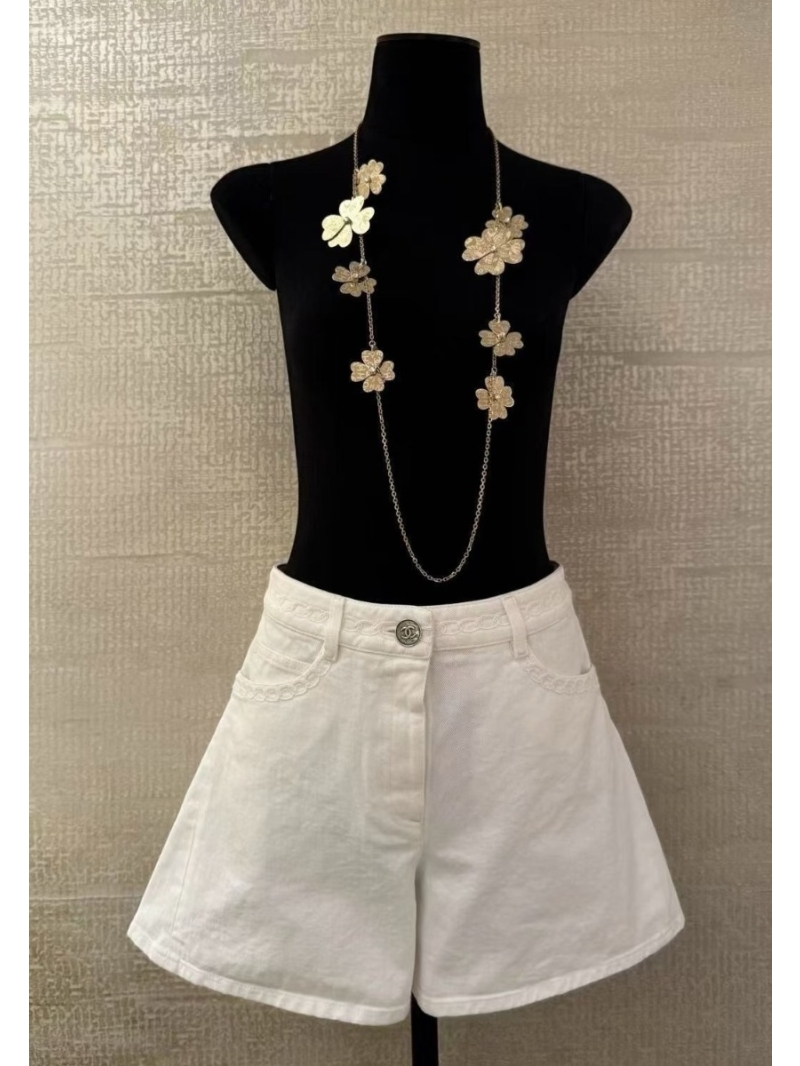 Chanel High-Waisted Retro Denim Shorts in White - Exquisite 2026SS Heavyweight Washed Denim