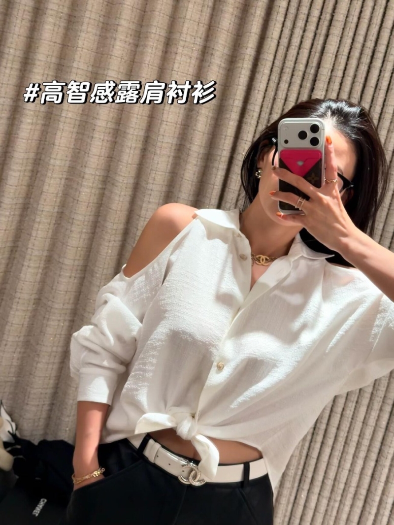 Chanel 26C Metiers d'Art Off-Shoulder Textured Silk Blouse in White