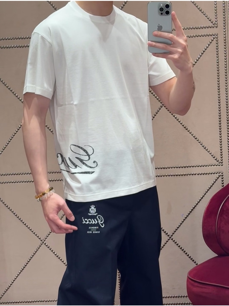 Gucci Script Logo Distressed Print Cotton T-Shirt in Clean White